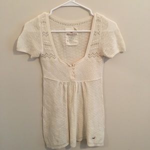🙉HOLLISTER cream sweater tee shirt!!